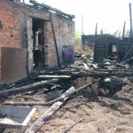 В Карпинске сгорел частный дом