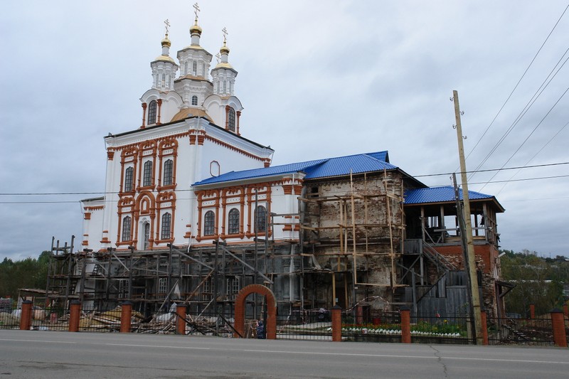 Введенский собор Карпинск фасад