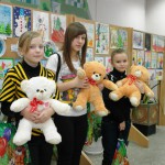 Победители конкурса «Нарисуй мечту!» получили новогодние подарки