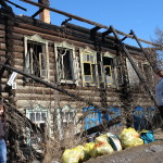 В Карпинске горел двухэтажный дом