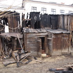 В Карпинске горели дворовые постройки