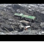 На Волчанском разрезе железнодорожный состав рухнул в карьер (видео)