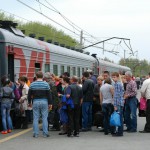 Конечно, среди этих людей есть и провожающие, но наш вагон – №8 – на момент отбытия из Краснотурьинска был полон