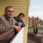 Георгий Коваленко и Надежда Бессонова довольны видом со своего балкона – их квартира на втором этаже.