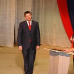 На церемонии инаугурации Сергея Бидонько завалили цветами, хвалебными словами и даже вручили награду МЧС