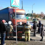На месте аварии присутствовали пожарные, медики, сотрудники газовой службы и инспектора ГИБДД. Фото: Сергей Лефлер, "ВК"