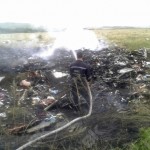 Над Украиной сбит пассажирский самолет. Погибло около 300 человек