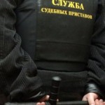 Судебный пристав из Карпинска задержал мужчину, находящегося в розыске