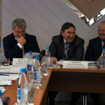 Общение порой было неформальным. Юрий Биктуганов (первый слева), Николай Смирнов и Владимир Овчинников.