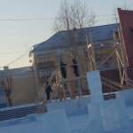 Ледовый городжок на площади в Карпинске. Фото: архив "ВК"