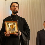 Отец Илья подарил Андрею Клопову икону Христа Спасителя
