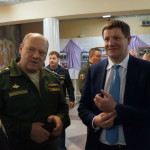 Военком Сергей Чекасин (слева) и Сергей Бидонько пообщались перед открытием зала.