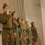 Коллектив "Солнцеворот" исполнял композиции в концертных костюмах, соответствующих песне.