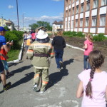 Не легко на жаре в пожарной экипировке