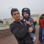 Алексей Прирогов пришел на площадь Славы с сынишкой Егором