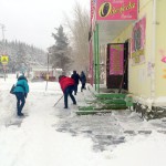 Борьба со снегом - дело коллективное!