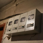 В подъезде  муниципального дома установлены электросчетчики. За счет бюджета