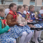 Ребятишки сыграли даже на русских народных инструментах