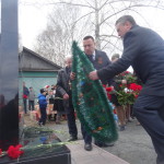 Глава города и председатель Думы возложили к памятнику скорбный венок