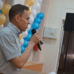 Директор школы Игорь Сметанин напомнил ученикам о том, что скоро у них экзамены