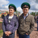 Заместитель главы Олег Бурков (справа) тоже прошел школу армейской пограничной службы