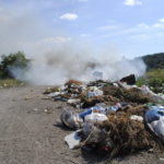 О пожаре просигнализировал сильный ды, который повалил  с обычного за с помойки