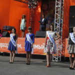 Толику красоты на праздник внесли и участницы конкурса "Мисс-Волчанск 2016"