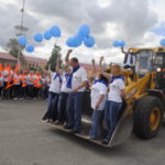 Работники МУП "Волчанский автоэлектротранспорт" приехали на фестиваль на бульдозере