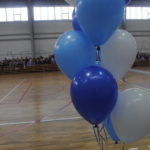 Спортивный зал был оформлен праздничными шарами