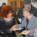 Автор книги Людмила Макеева подписала книгу на память читателю