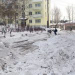 Кучи снега от этого дома по ул. Куйбышева вывозили сразу после уборки