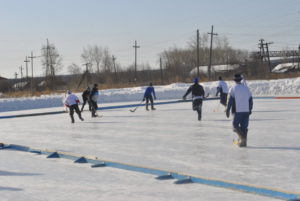 Соревнования проходили на малом ледовом поле