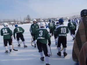 23 февраля на стадионе «Труд» состоялась последняя игра карпинских хоккеистов в рамках первенства Свердловской области по хоккею с мячом среди коллективов физической культуры.